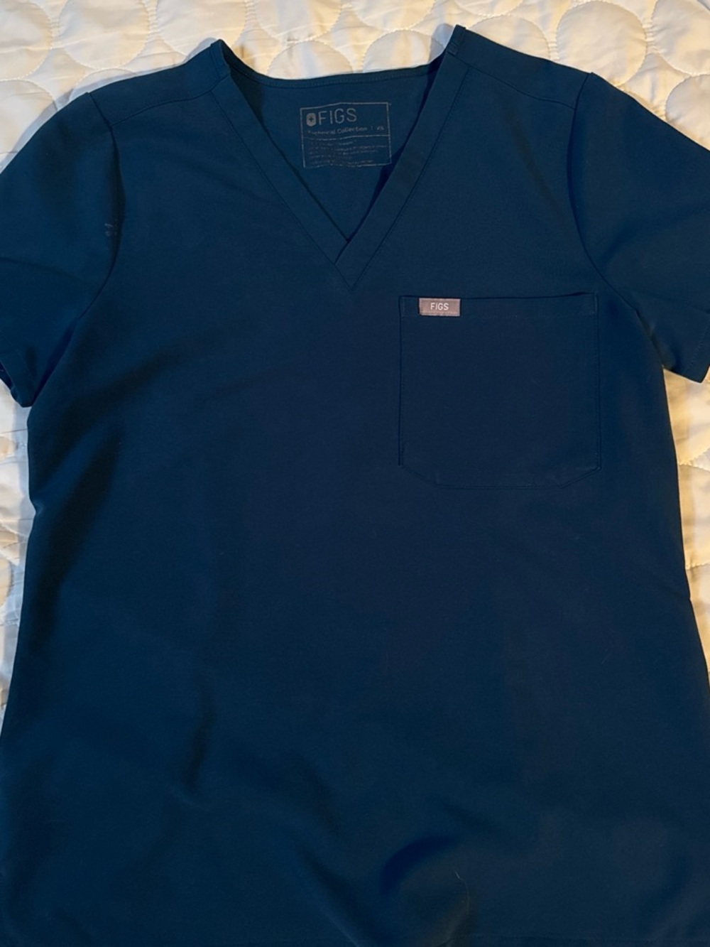 FIGS Women's Caribbean blue Catarina Short Sleeve Scrub Top w/matching jogger
